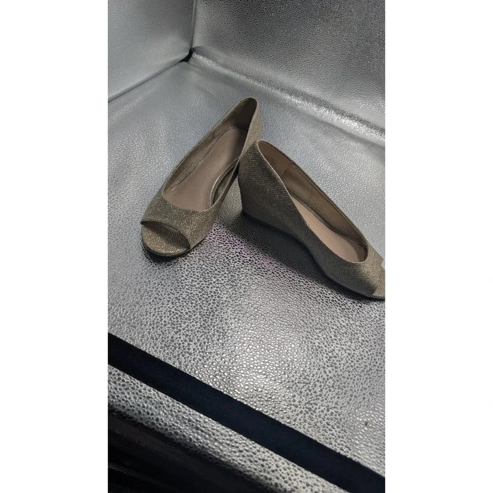 Kelly & Katie Cilasa Gold Glitter Peep Toe Wedge Pumps Women Size 6 Evening Shoe